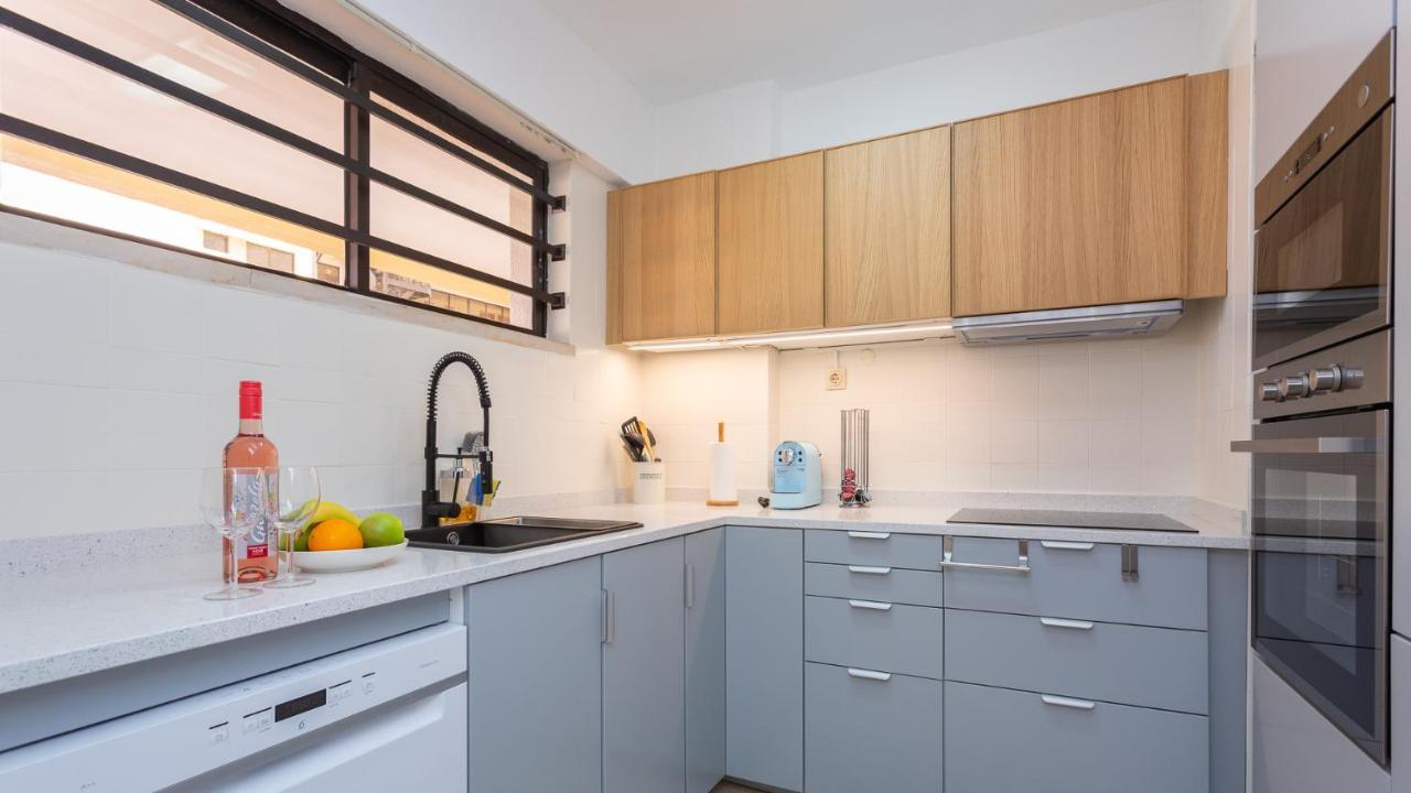 קווארטיירה Marina 2Bdr Apartment With Balcony & Pool - 5Min From Beach By Lovelystay מראה חיצוני תמונה